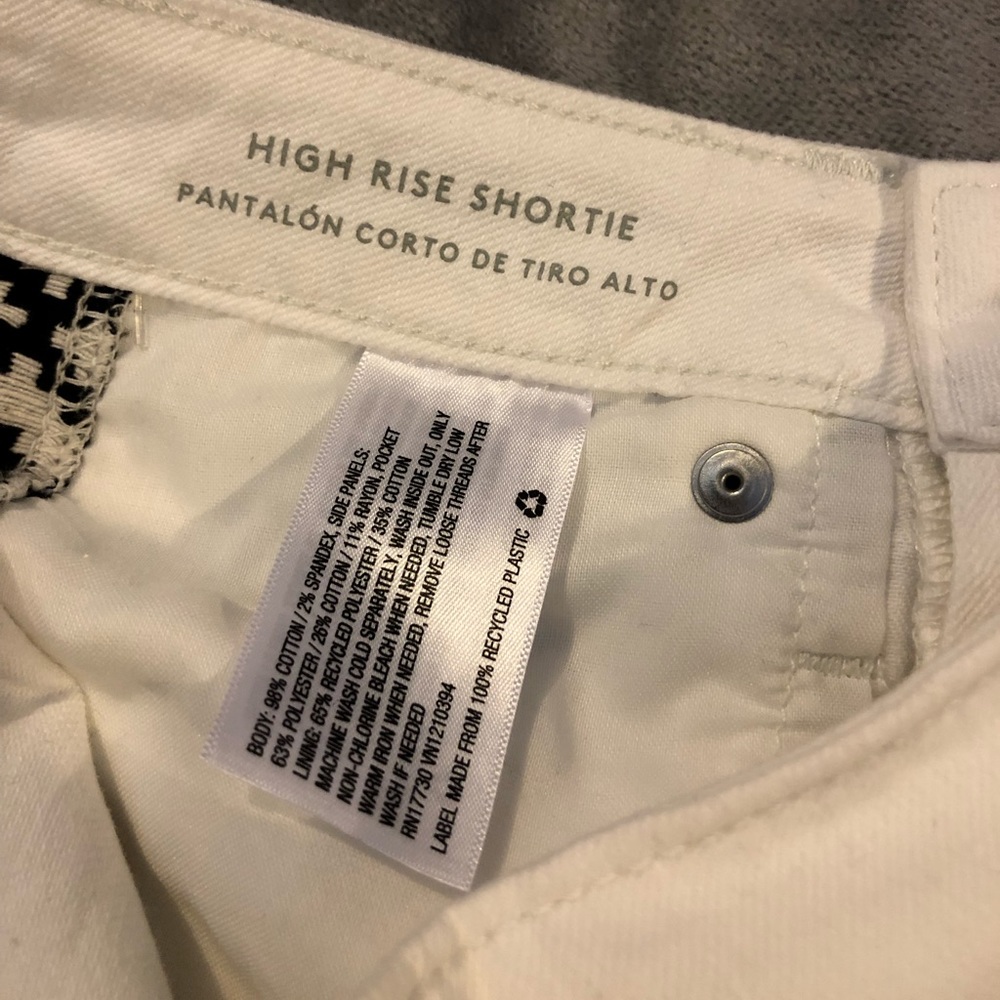 💥NEW White HighRise Short Shorts fun side design - Picture 3 of 5